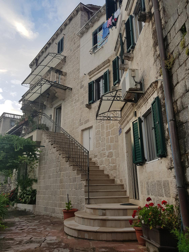 Others 5, Gudelj Apartments