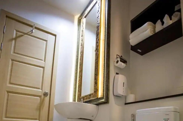 Bathroom 4, Zotel, Muang Chiang Mai