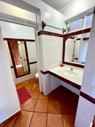 Bathroom 3, HOTEL BUGAMBILIAS, Del Centro