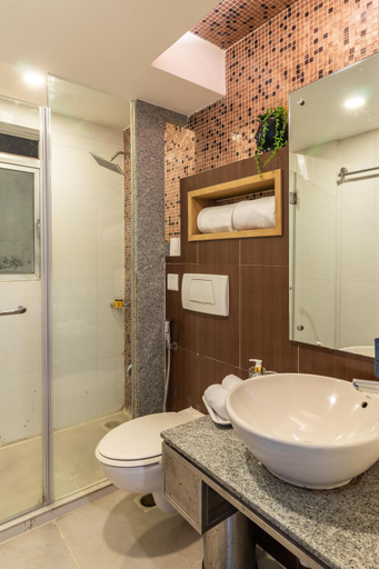 Others 5, Le Royce, Pune