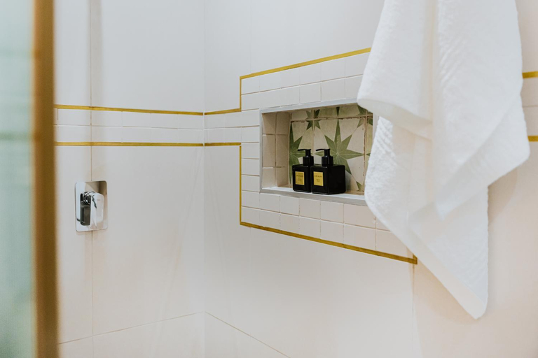 Bathroom 4, Oryx Boutique Hotel, Dr Kenneth Kaunda