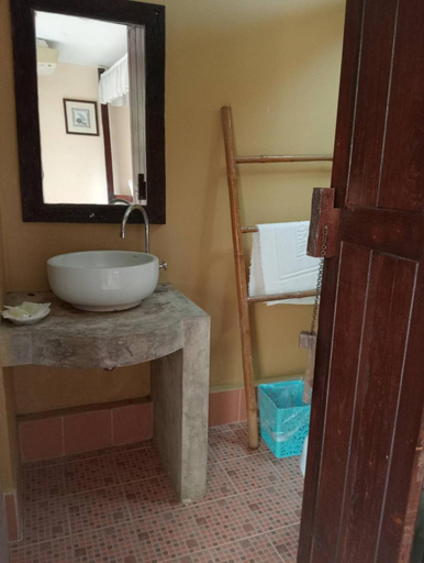 Bathroom 2, Chanchaolao Beach Resort, Tha Mai