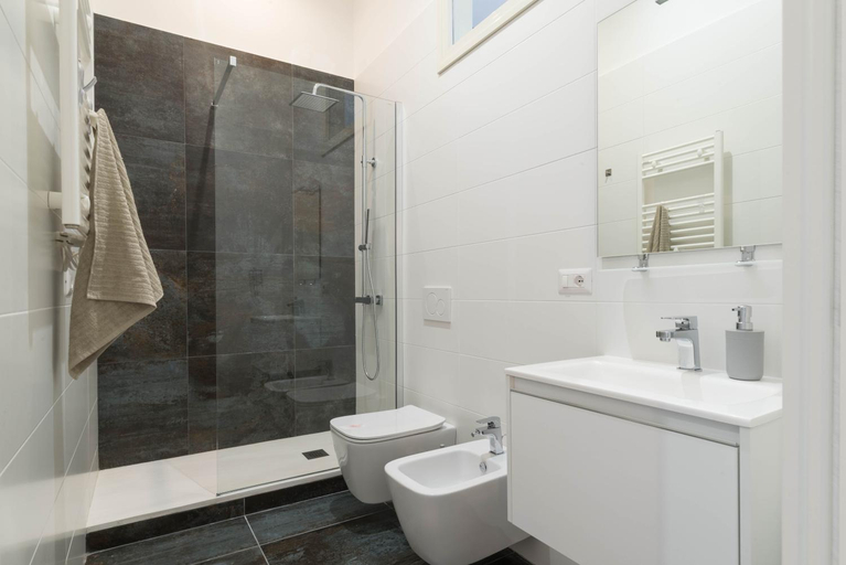 Bathroom 3, Appartamento Murat NelCuoreDiBari, Bari