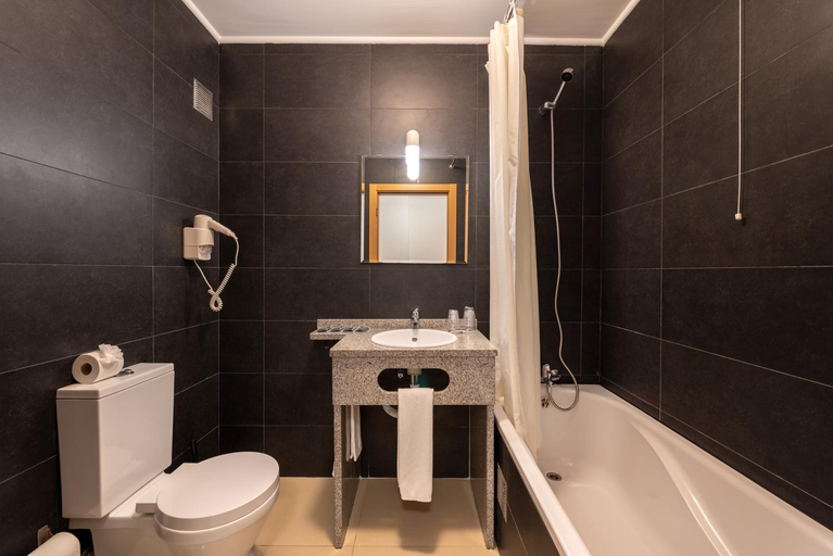 Bathroom 5, Apartamentos Mirante da Rocha, Portimão