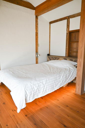 Others 2, Kanchantei The Tiny House, Minami