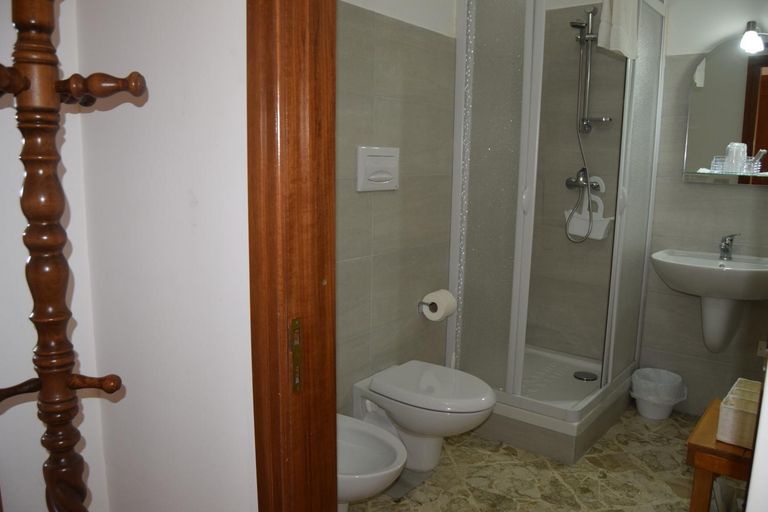 Bathroom 2, B&B Casa di Mamma, Bari