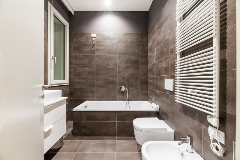 Bathroom 12