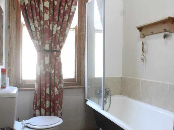 Bathroom 13