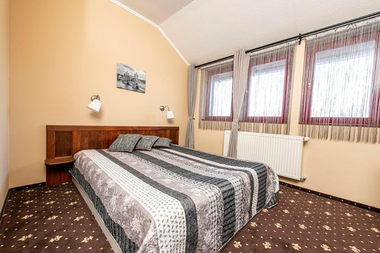 Bedroom, Natali Vendeghaz es etterem Matra, Gyöngyös