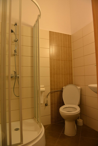 Bathroom 3, Pokoje Goscinne Domu Pielgrzyma w Supraslu, Białystok