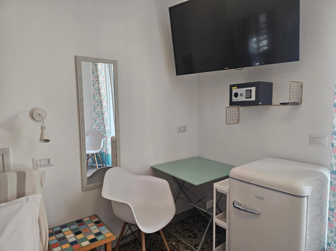 Bedroom 2, A Polignano Rooms, Bari