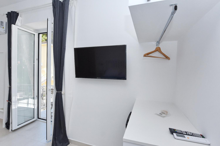 Others 5, Addore Re Mare, Salerno
