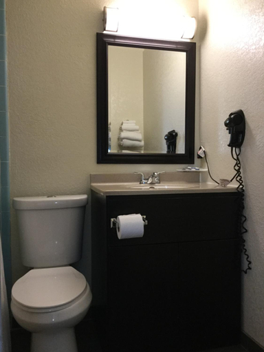 Bathroom 3, Best Motel, Lucas