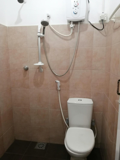 Bathroom 4, JKAB Park Hotel, Trincomalee Town and Gravets