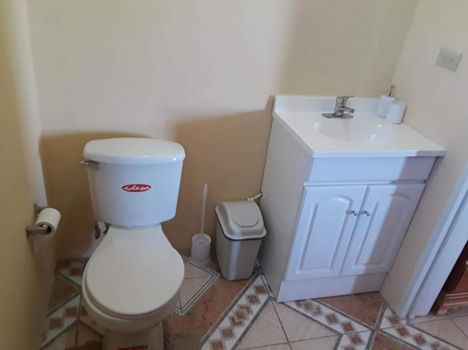 Bathroom 3, Bev's Rosevilla