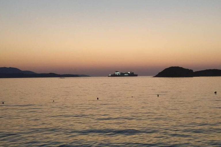 Others 4, Λευκο σπιτι, Sarandës