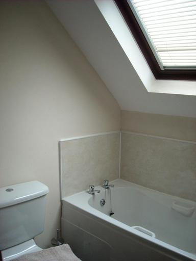Bathroom 4, The Embassy Hotel, Kingston upon Hull