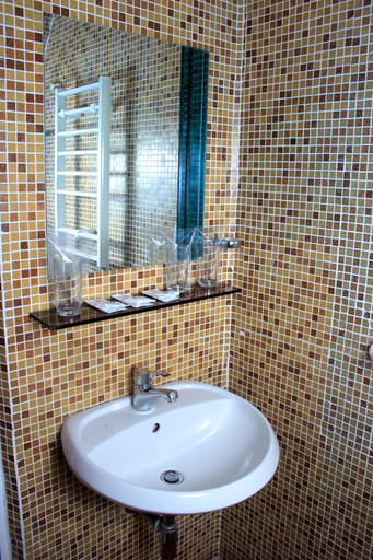 Bathroom 4, Family Hotel Flora, Zlatograd