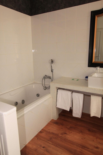 Bathroom 3, Hotel Le 5, Bouches-du-Rhône