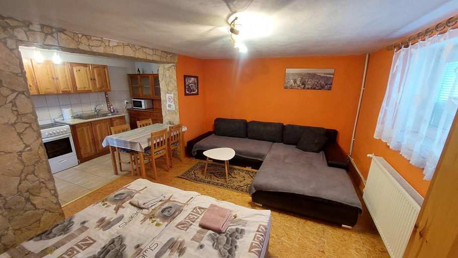 Others 4, Privat 498, Ružomberok