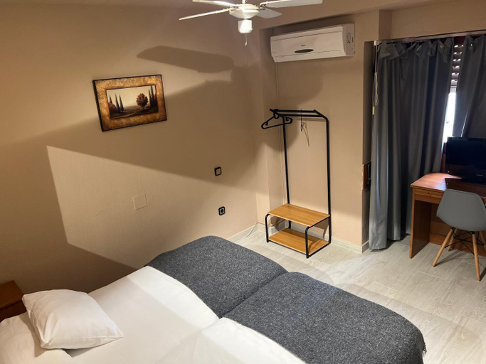 Others 4, Hostal Arenal, Zaragoza
