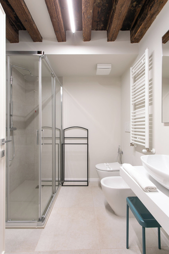 Bathroom 3, Palazzo Venere Apartments, Venezia