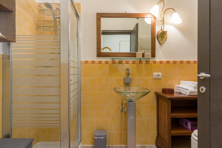 Bathroom 4, Posto Unico, Verona