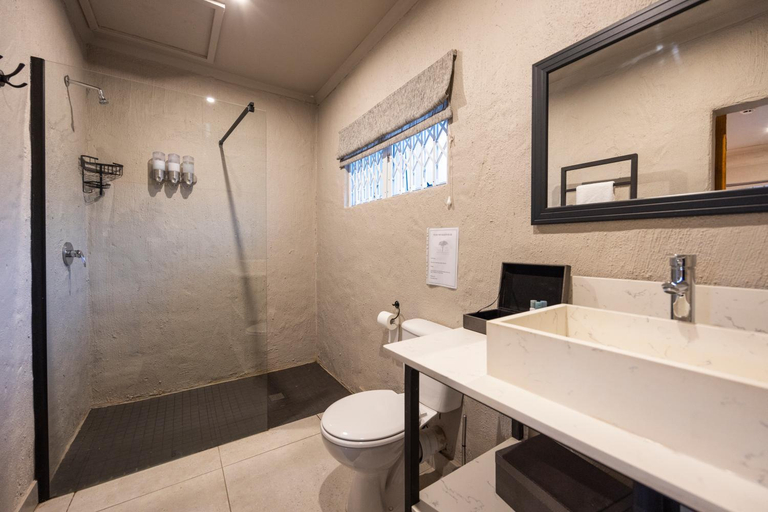 Bathroom 3, Fever Tree Guesthouse, eThekwini