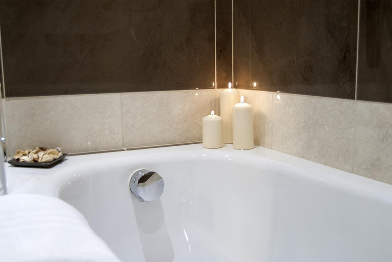Bathroom 2, Guest's Heaven, Rome