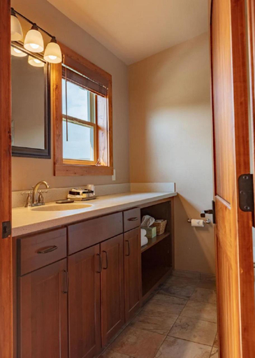 Bathroom, Yellowstone Valley Lodge, an Ascend Collection Hotel, Park