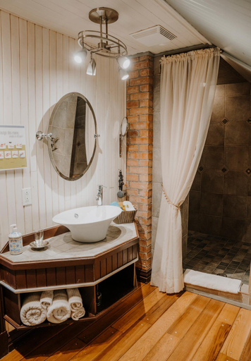 Bathroom 3, Auberge Bruine Oceane, Matane