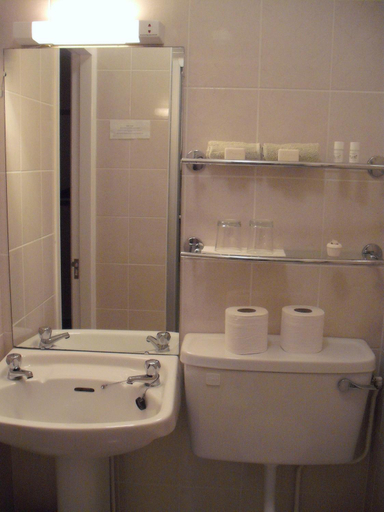 Bathroom 2, Maryville Bed and Breakfast