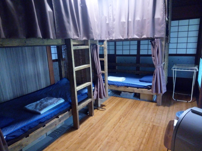 Bedroom 3, tebiro beach backpackers, Tatsugō