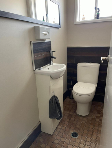Bathroom 11