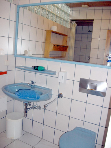 Bathroom 1, Haus Delphin, Waldeck-Frankenberg