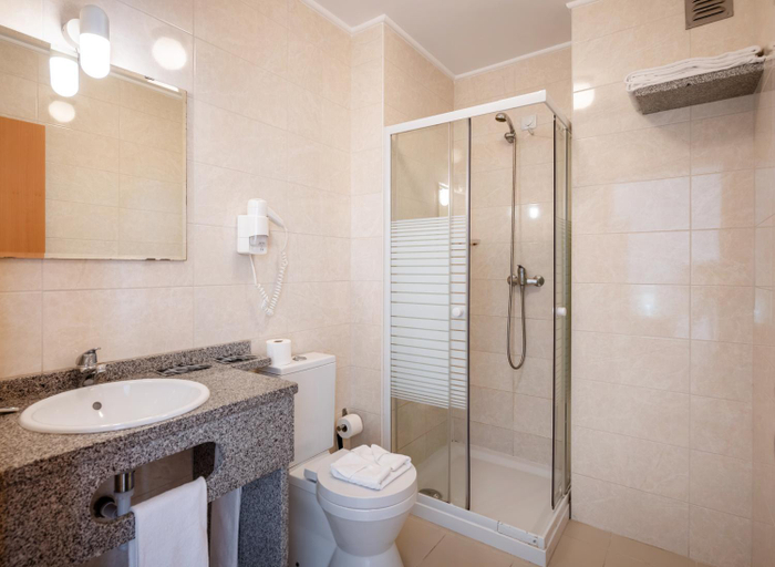 Bathroom 2, Apartamentos Mirante da Rocha, Portimão