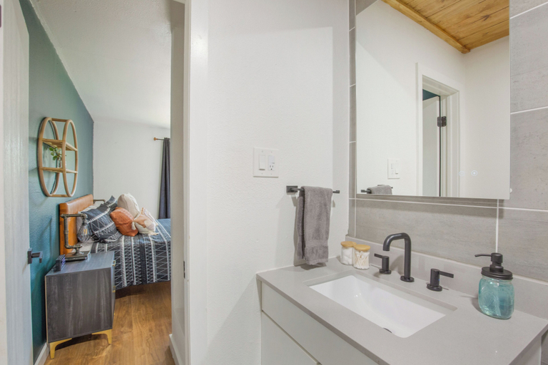 Bathroom 5, Bedroom in Home 7 Miles from Downtown, Travis