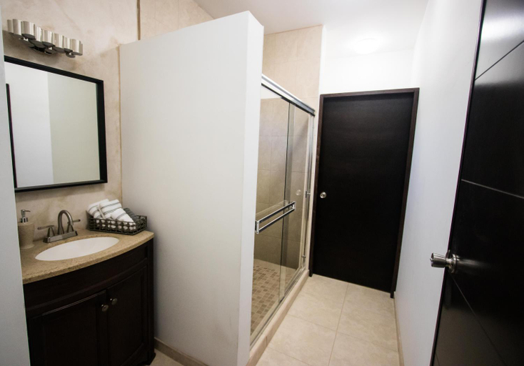 Bathroom 3, Cuatro Lunas Hotel Boutique, Ensenada