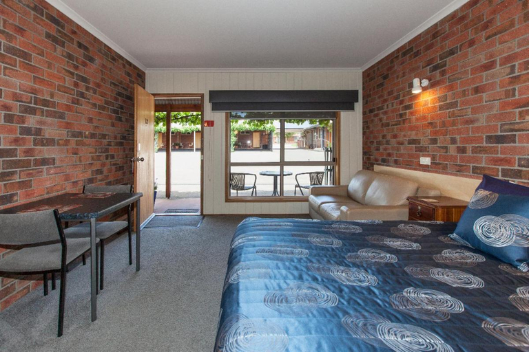 Others 2, Ararat Motor Inn, Ararat