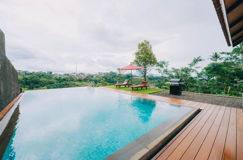 Sport & Beauty 2, Kagumi Villa with Mountain View, Bogor