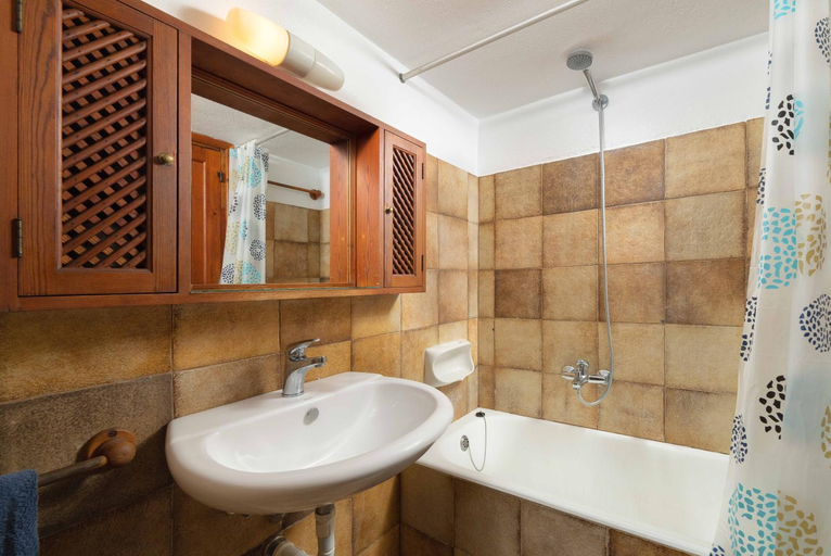 Bathroom 2, Captains House, South Aegean