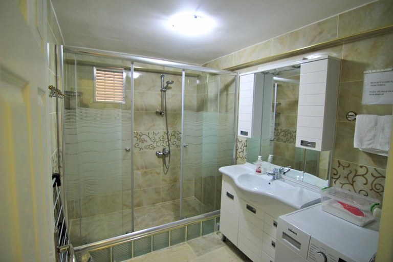 Bathroom 2, Yilmaz Apart, Fatih