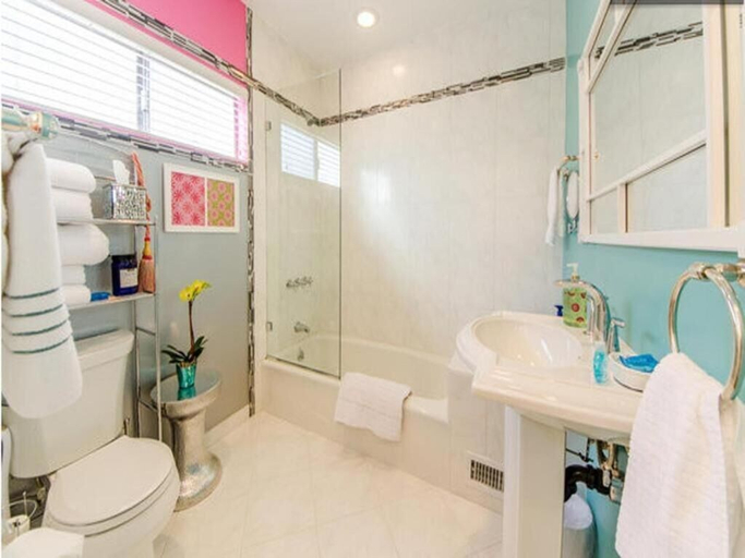 Bathroom 3, South Venice Lodge, Los Angeles