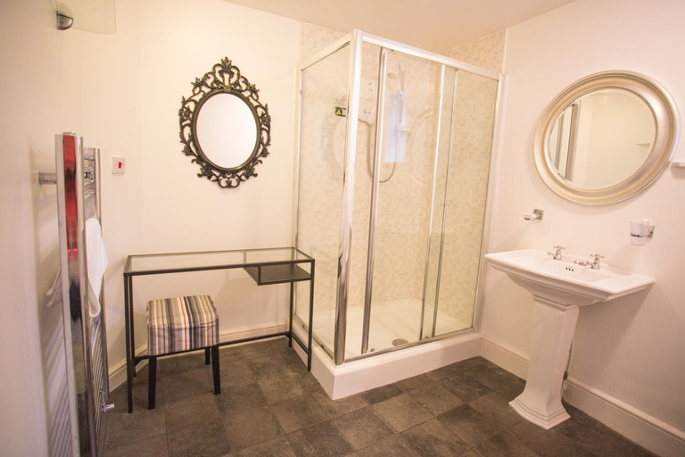 Bathroom, The Dolphin Hotel Exmouth, Devon