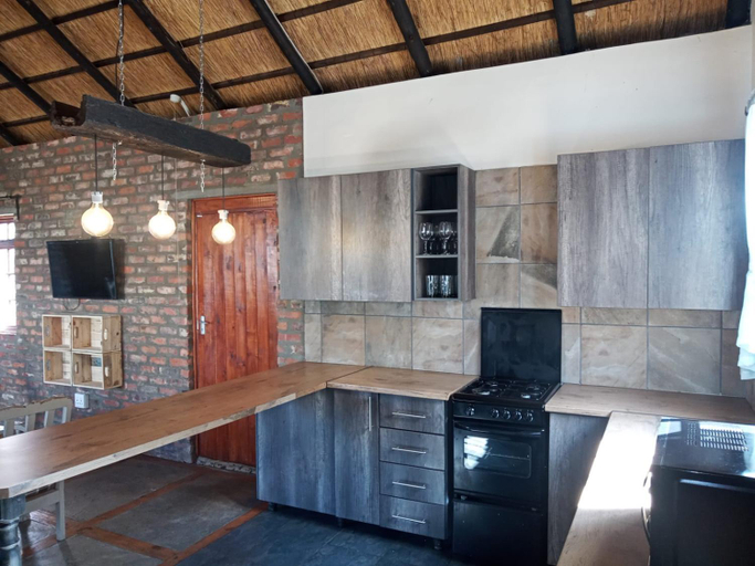 5, Studios @ Delver, Fezile Dabi