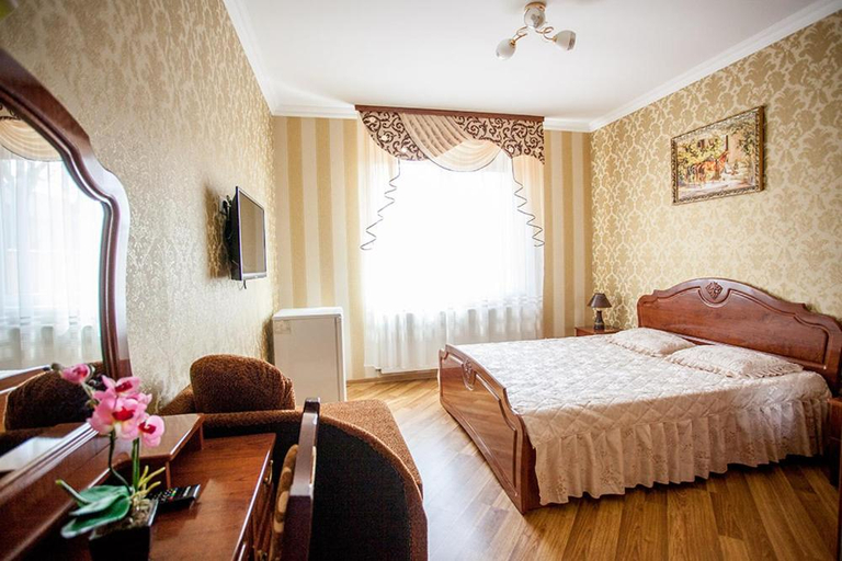 Bedroom 2, Goldenluxe, Berehivs'kyi