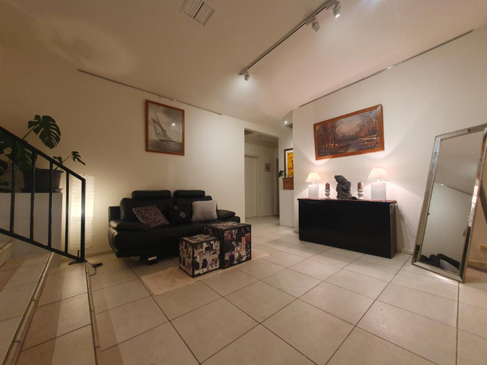 Others 3, Yarralumla Sunny&open&comfy 3B&2B home near by a lake and shopping centre, Canberra