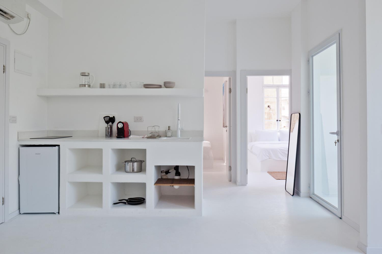 Others 3, Isla apartment's