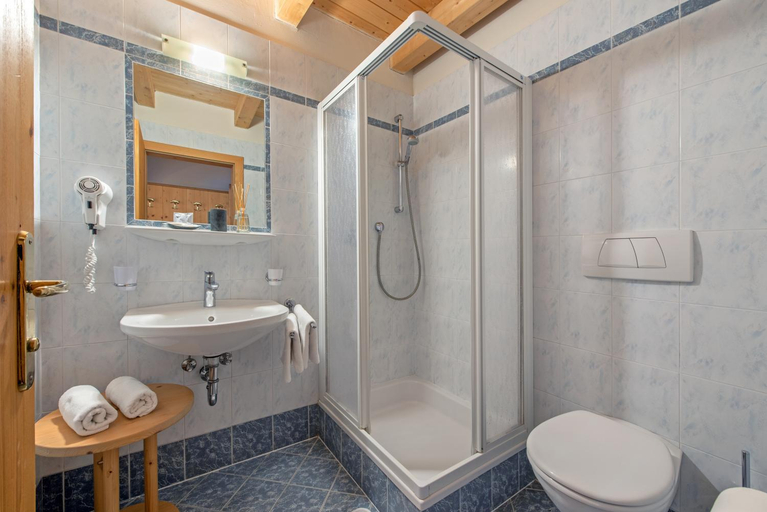 Bathroom 4, Hotel Torgglerhof, Bolzano