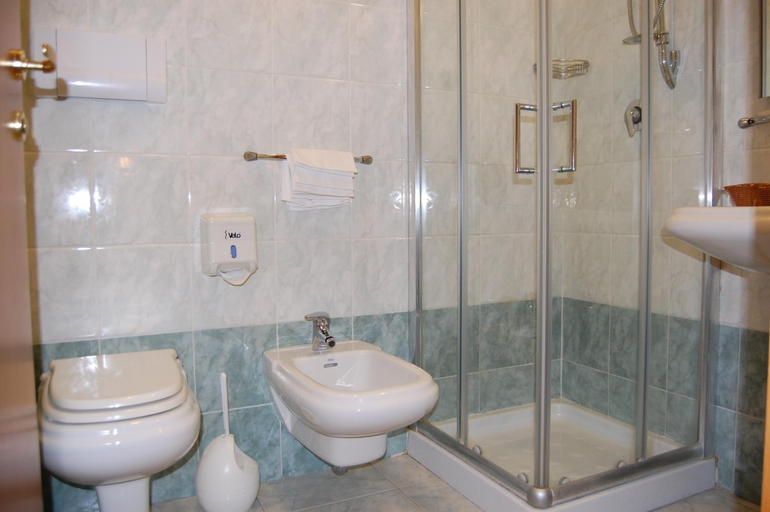 Bathroom 4, Hotel Villa San Pietro, Foggia